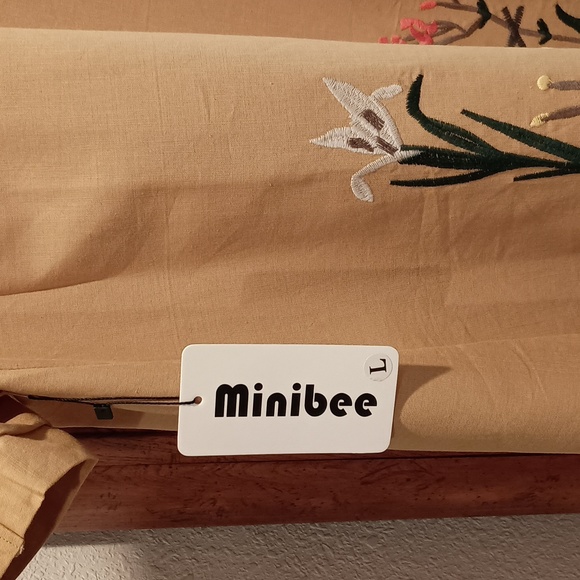 Dress - Picture 3 of 3